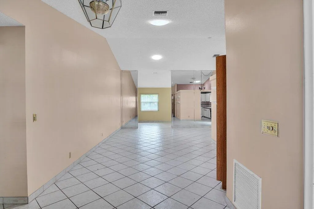 5322 Garrett Lane
