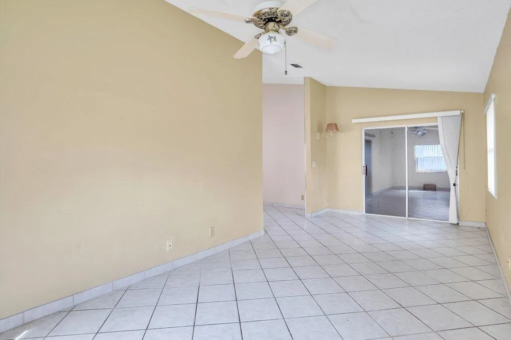 5322 Garrett Lane