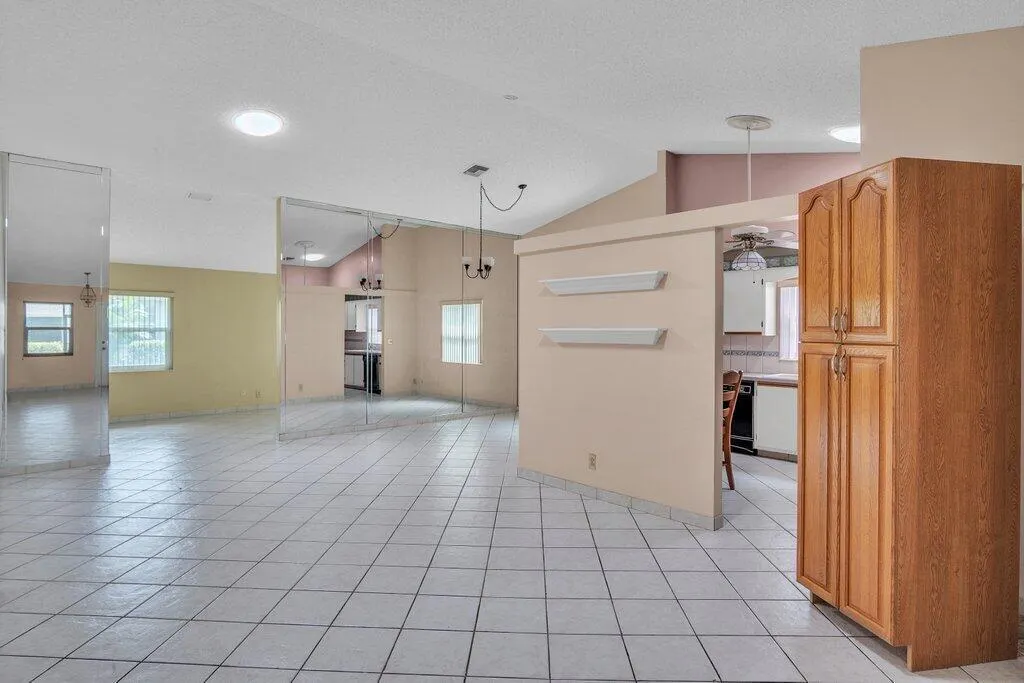 5322 Garrett Lane