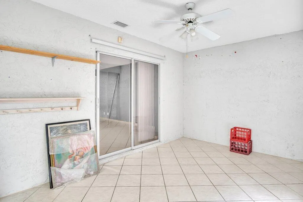 5322 Garrett Lane