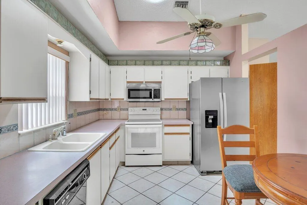 5322 Garrett Lane