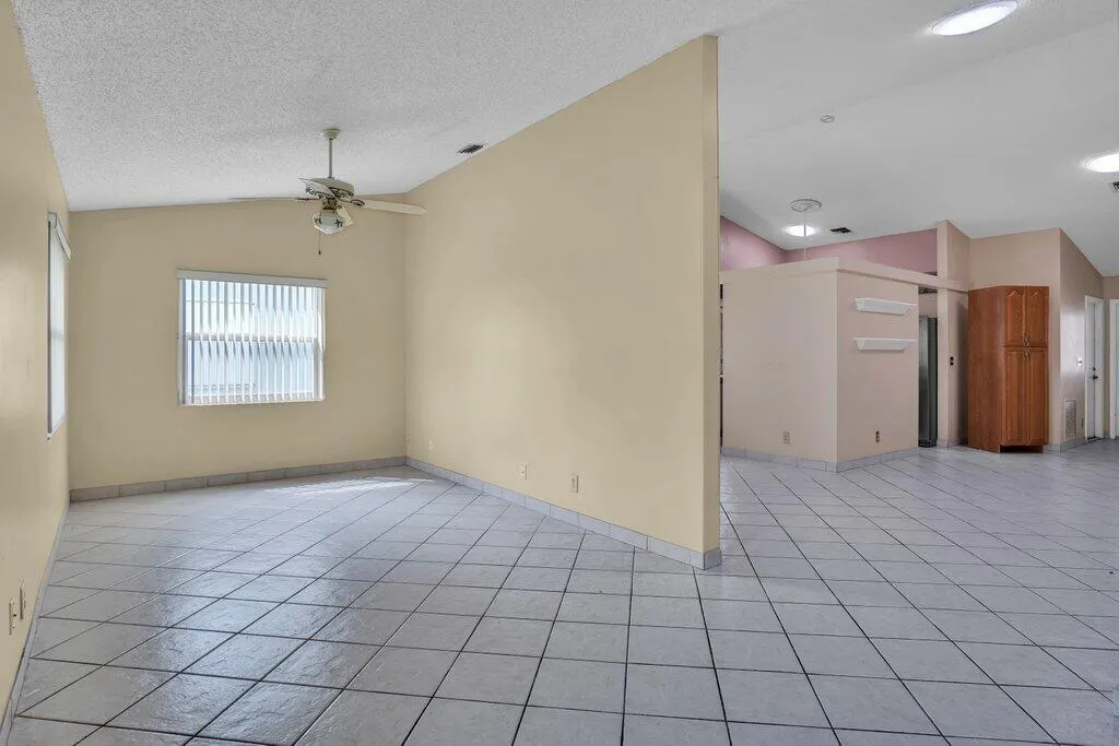 5322 Garrett Lane