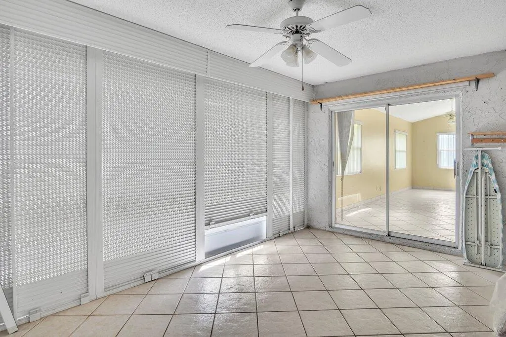 5322 Garrett Lane