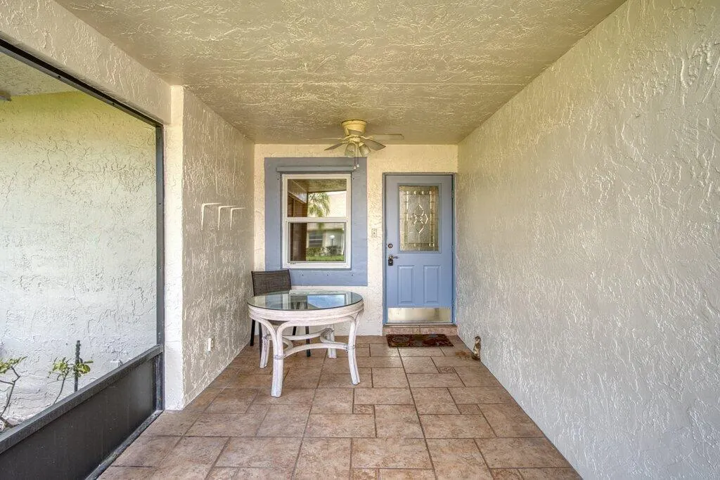 5322 Garrett Lane