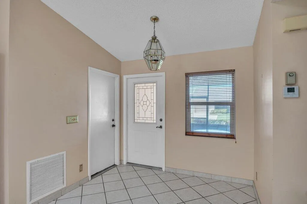 5322 Garrett Lane