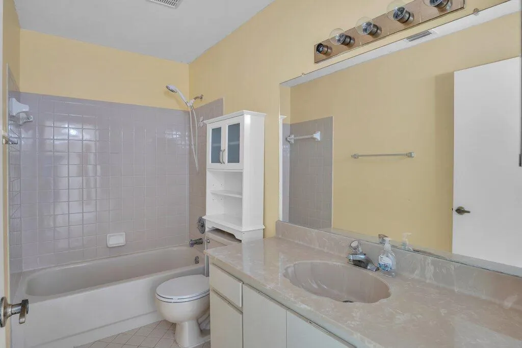 5322 Garrett Lane
