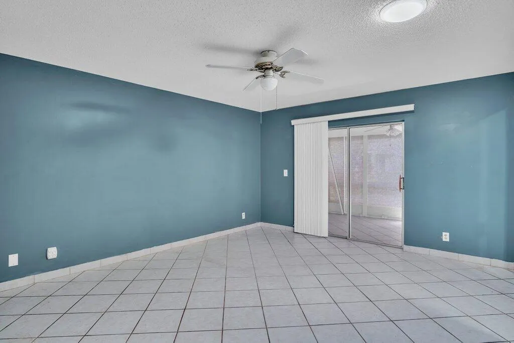 5322 Garrett Lane