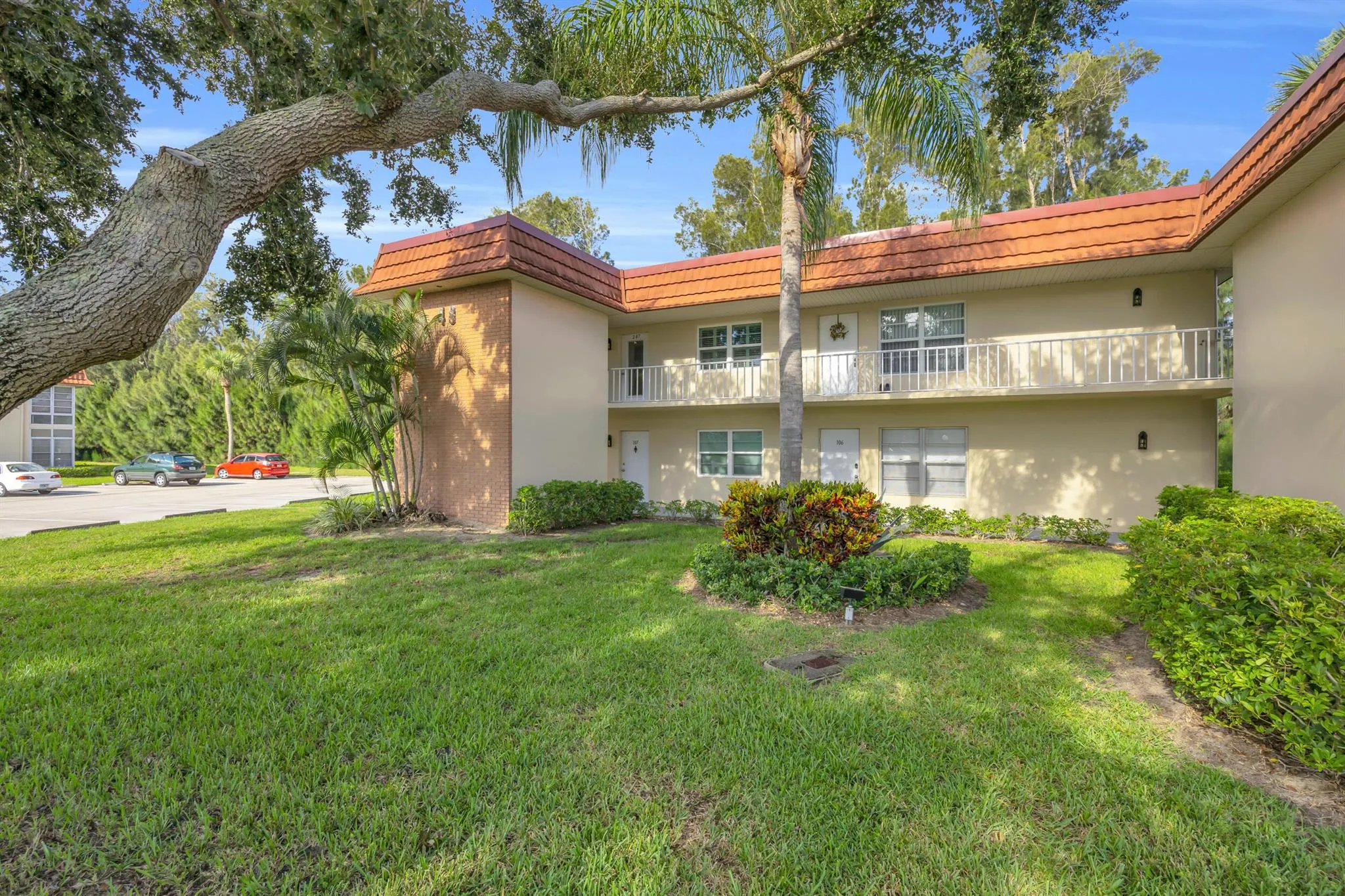 48 Woodland Drive, #207