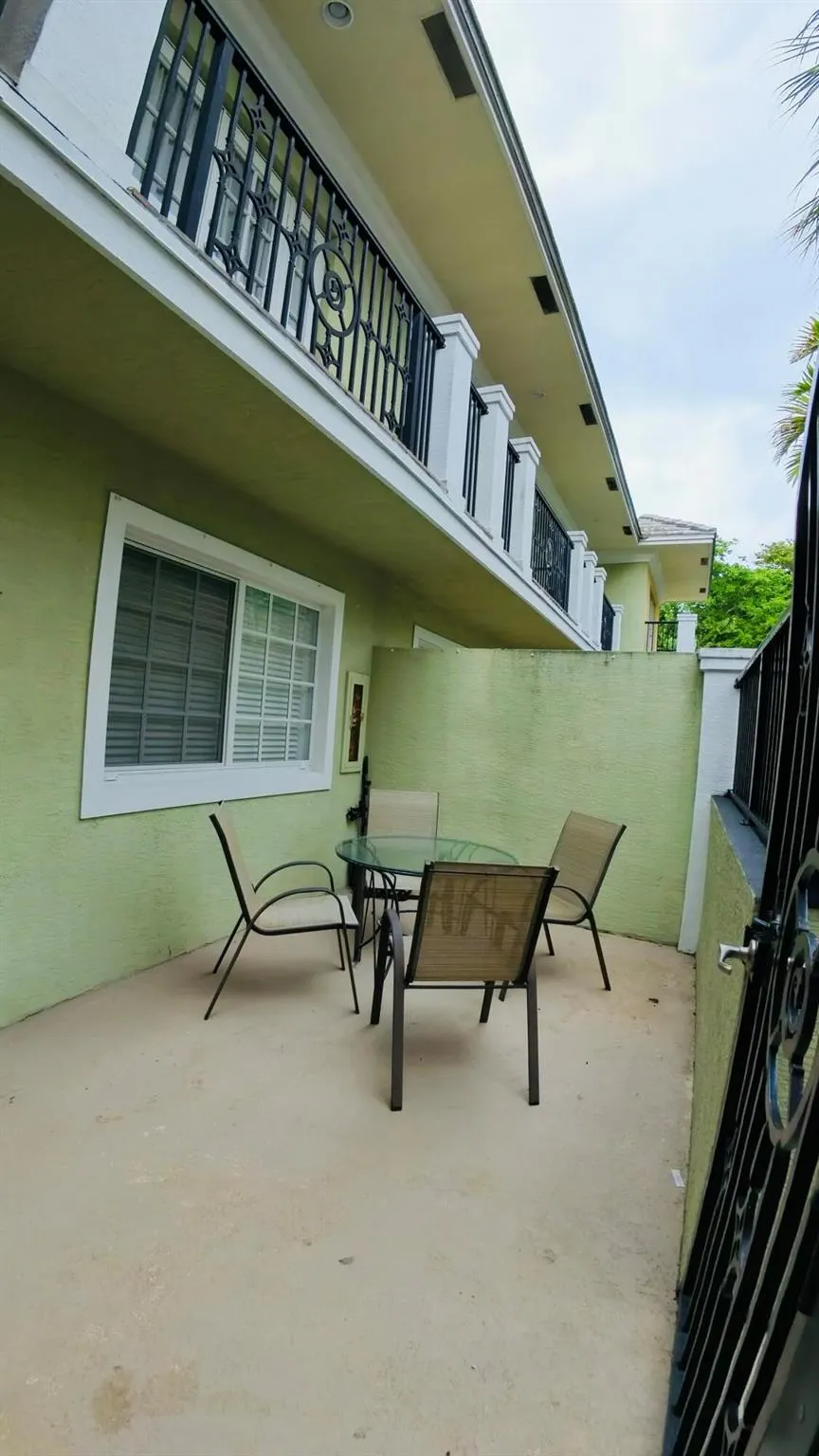 1000 Palm Trail, #4