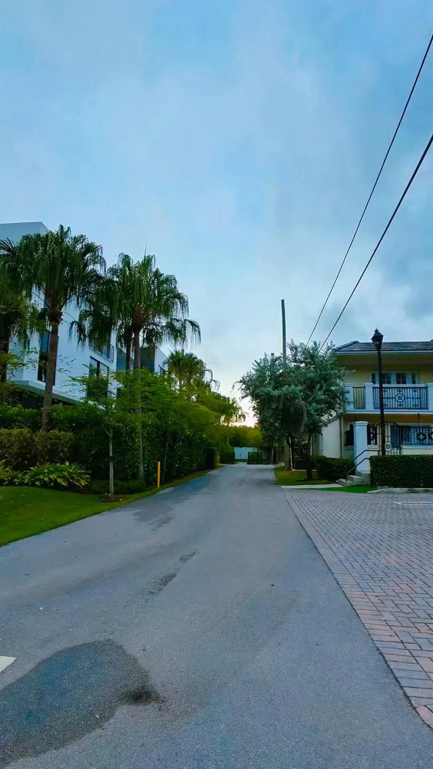 1000 Palm Trail, #4