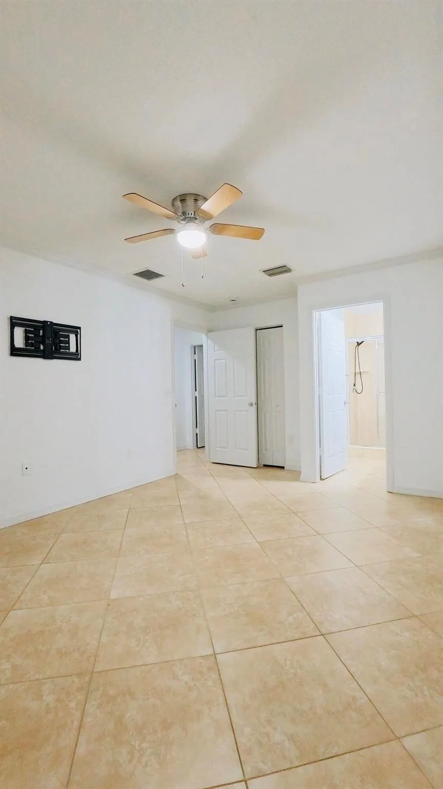 1000 Palm Trail, #4