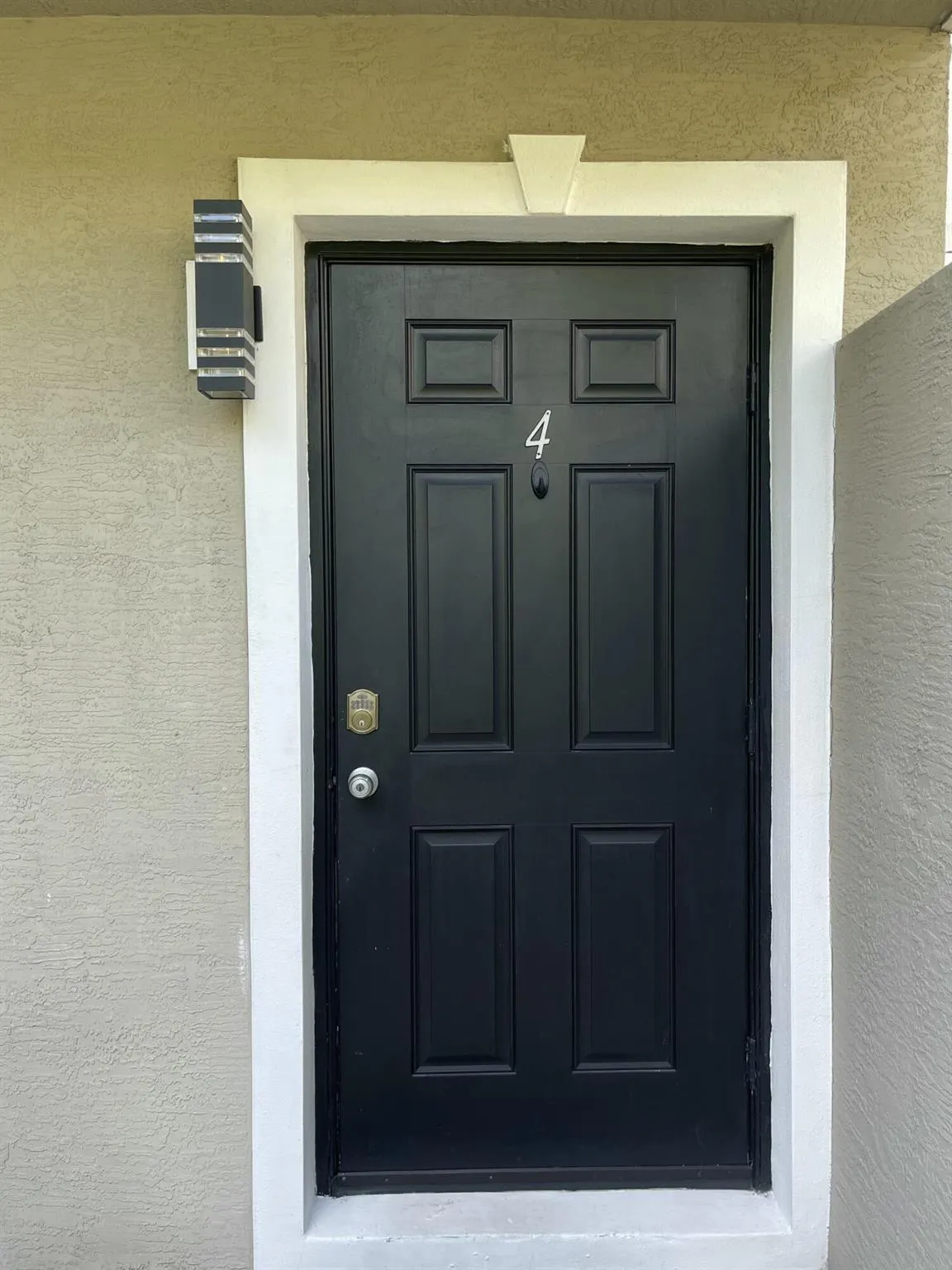 1000 Palm Trail, #4