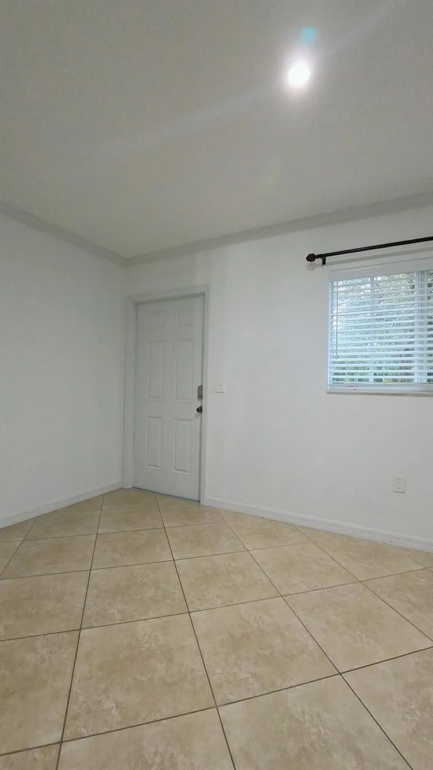 1000 Palm Trail, #4