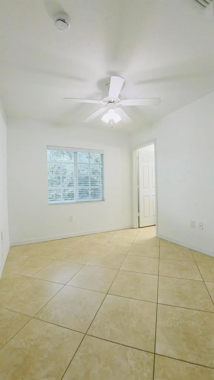 1000 Palm Trail, #4