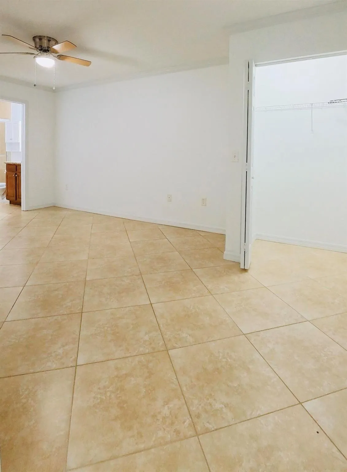 1000 Palm Trail, #4