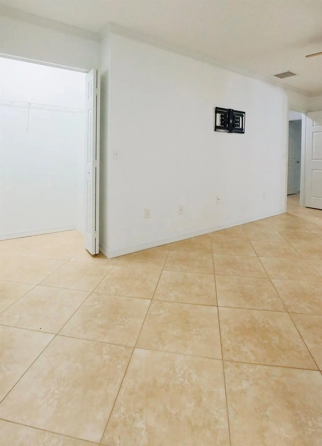1000 Palm Trail, #4