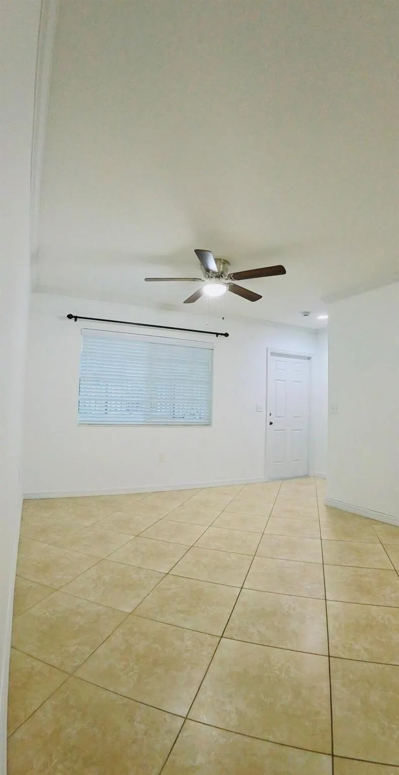 1000 Palm Trail, #4