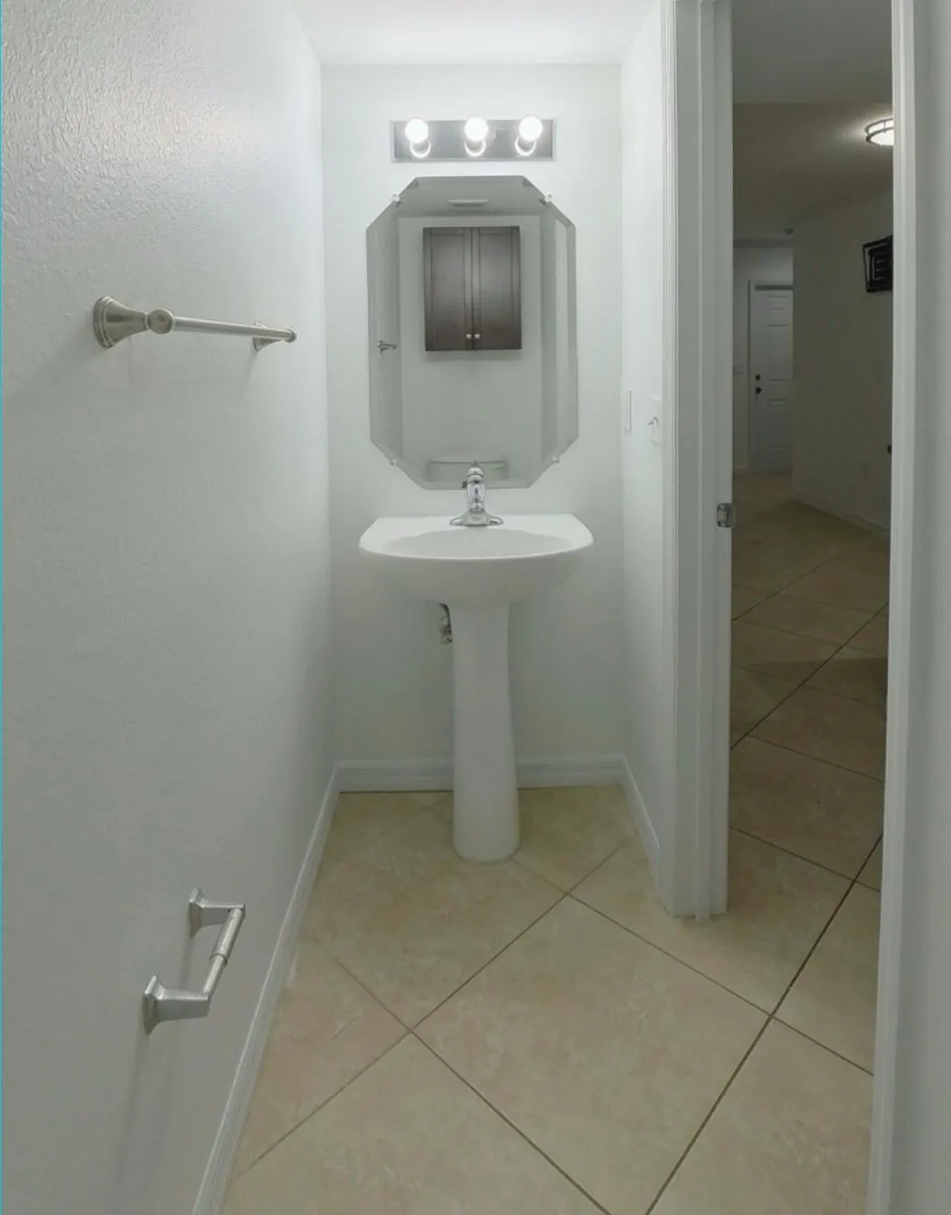 1000 Palm Trail, #4