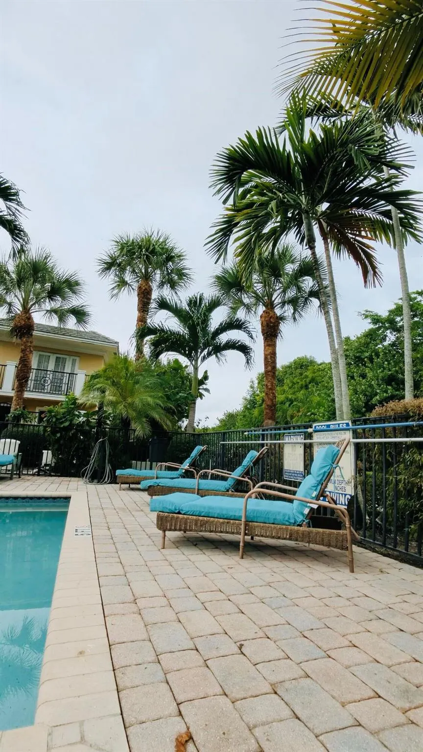 1000 Palm Trail, #4