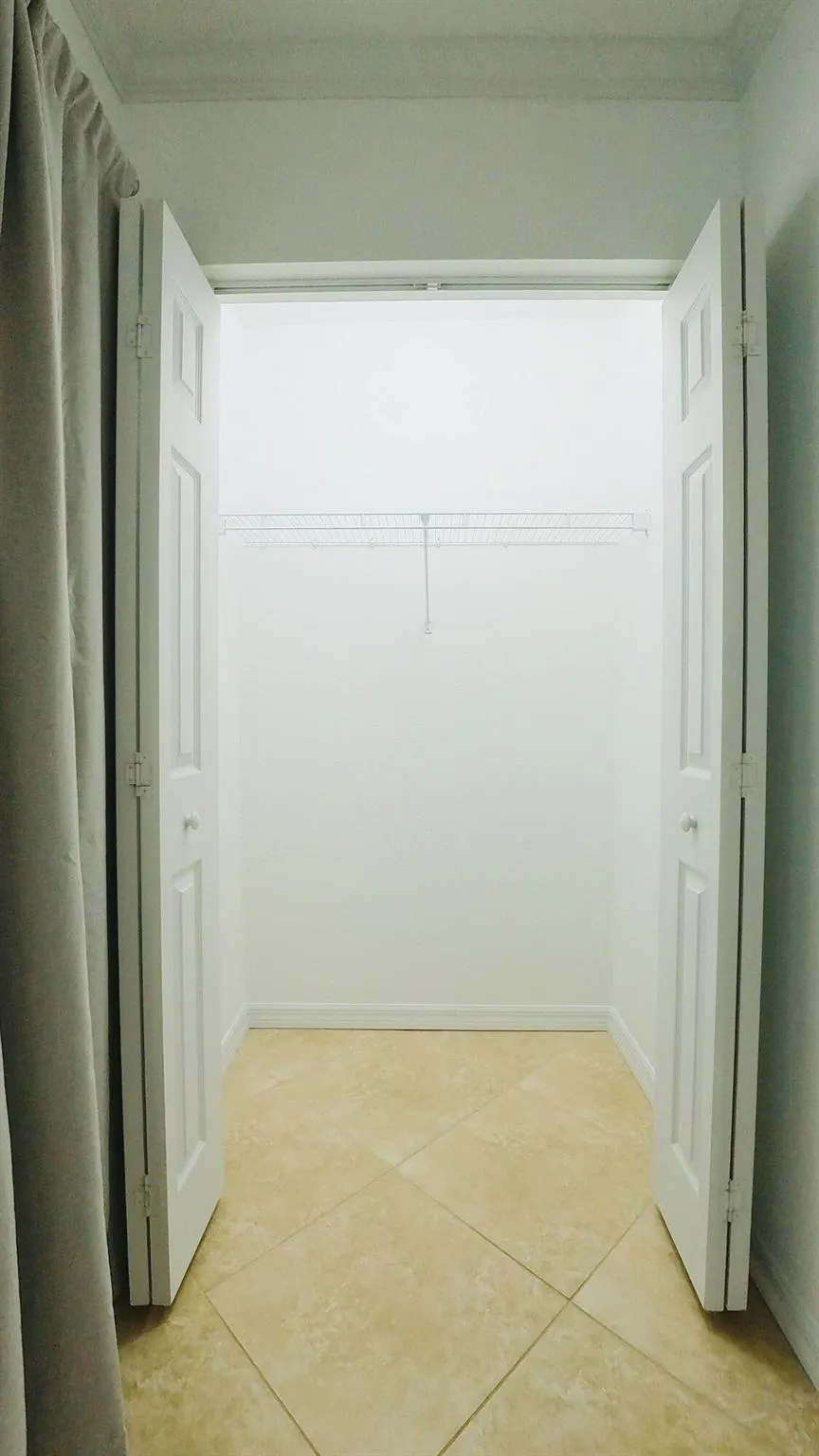 1000 Palm Trail, #4
