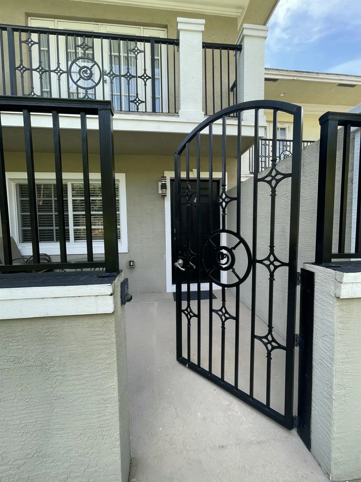 1000 Palm Trail, #4