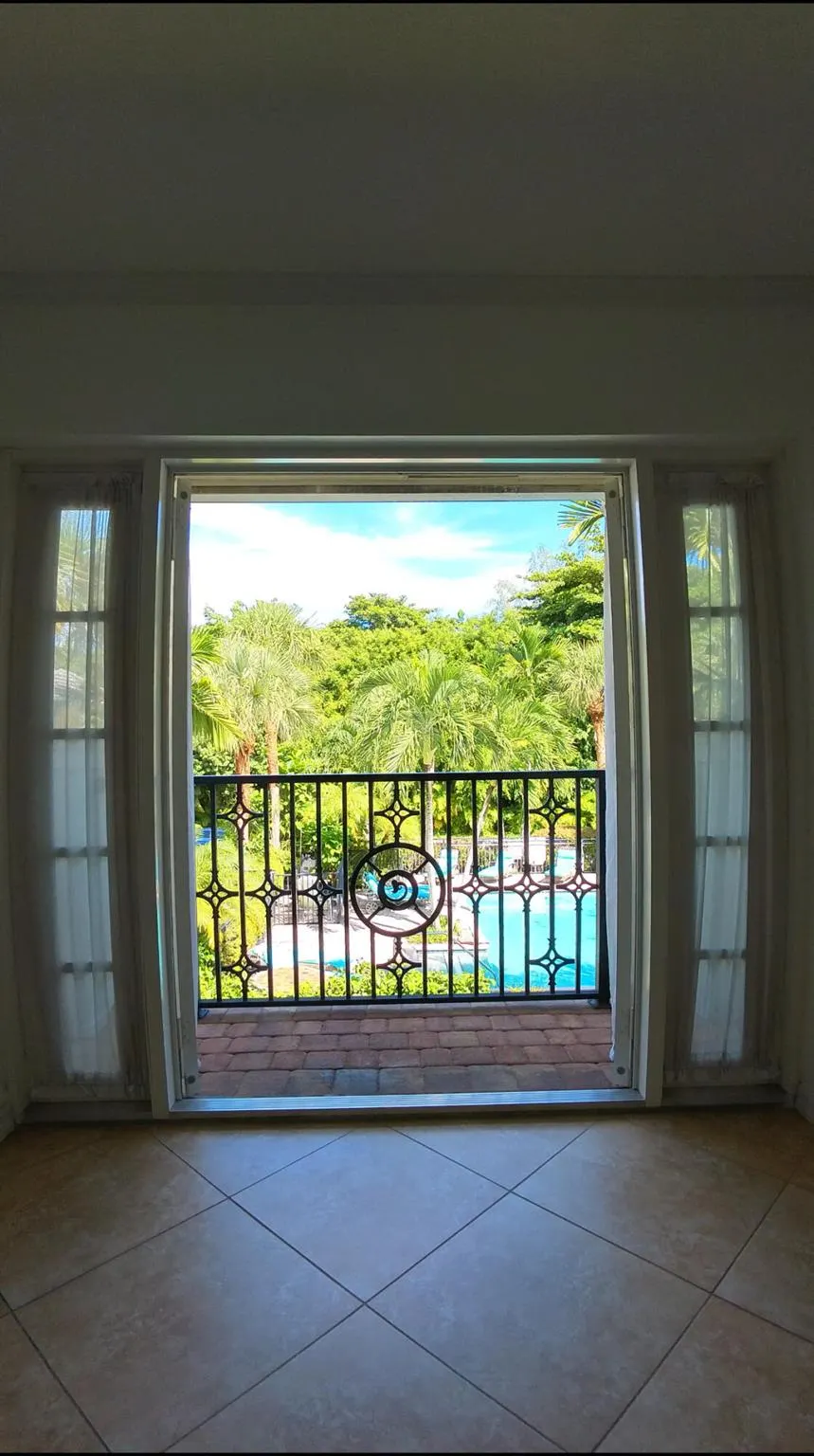 1000 Palm Trail, #4