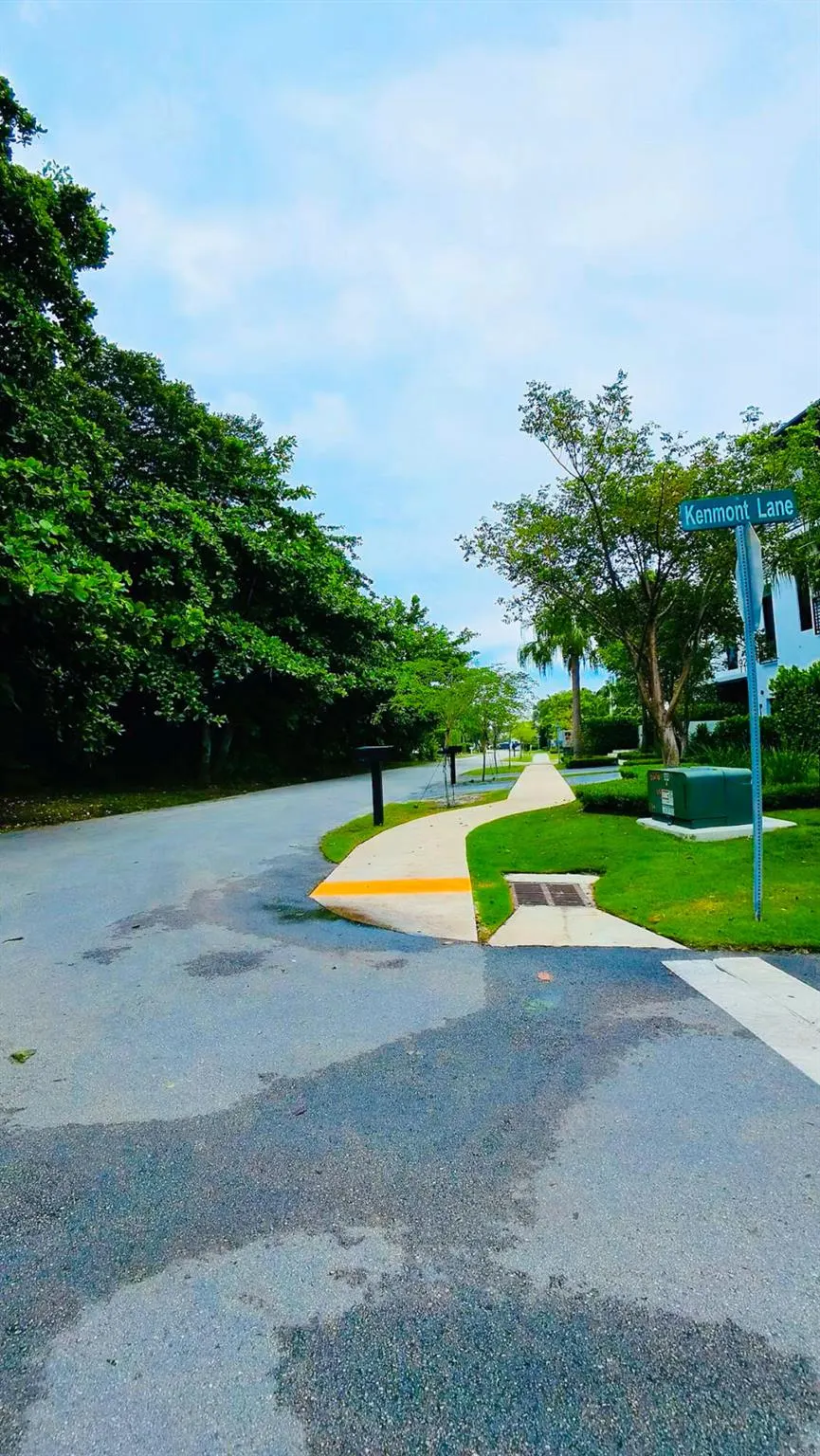 1000 Palm Trail, #4