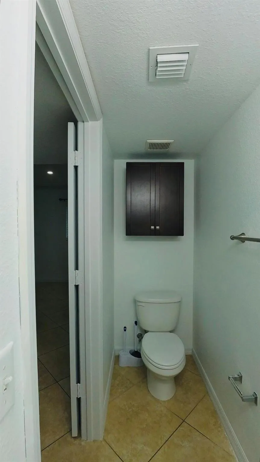 1000 Palm Trail, #4