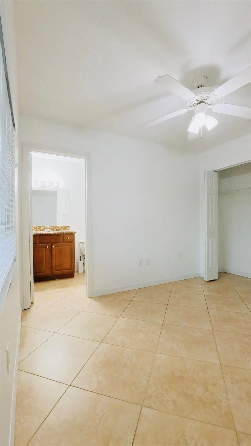 1000 Palm Trail, #4