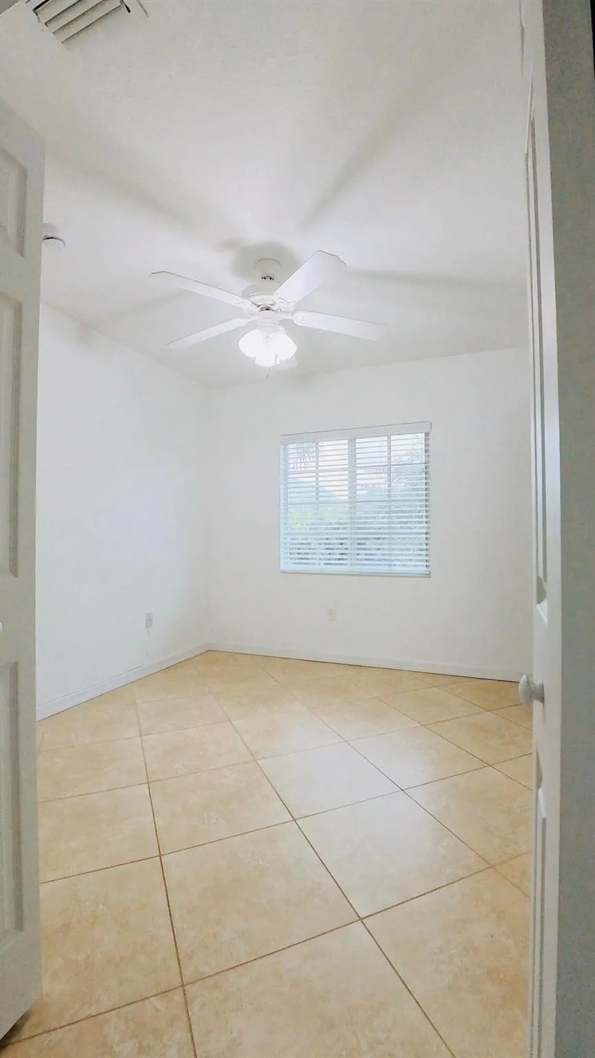 1000 Palm Trail, #4