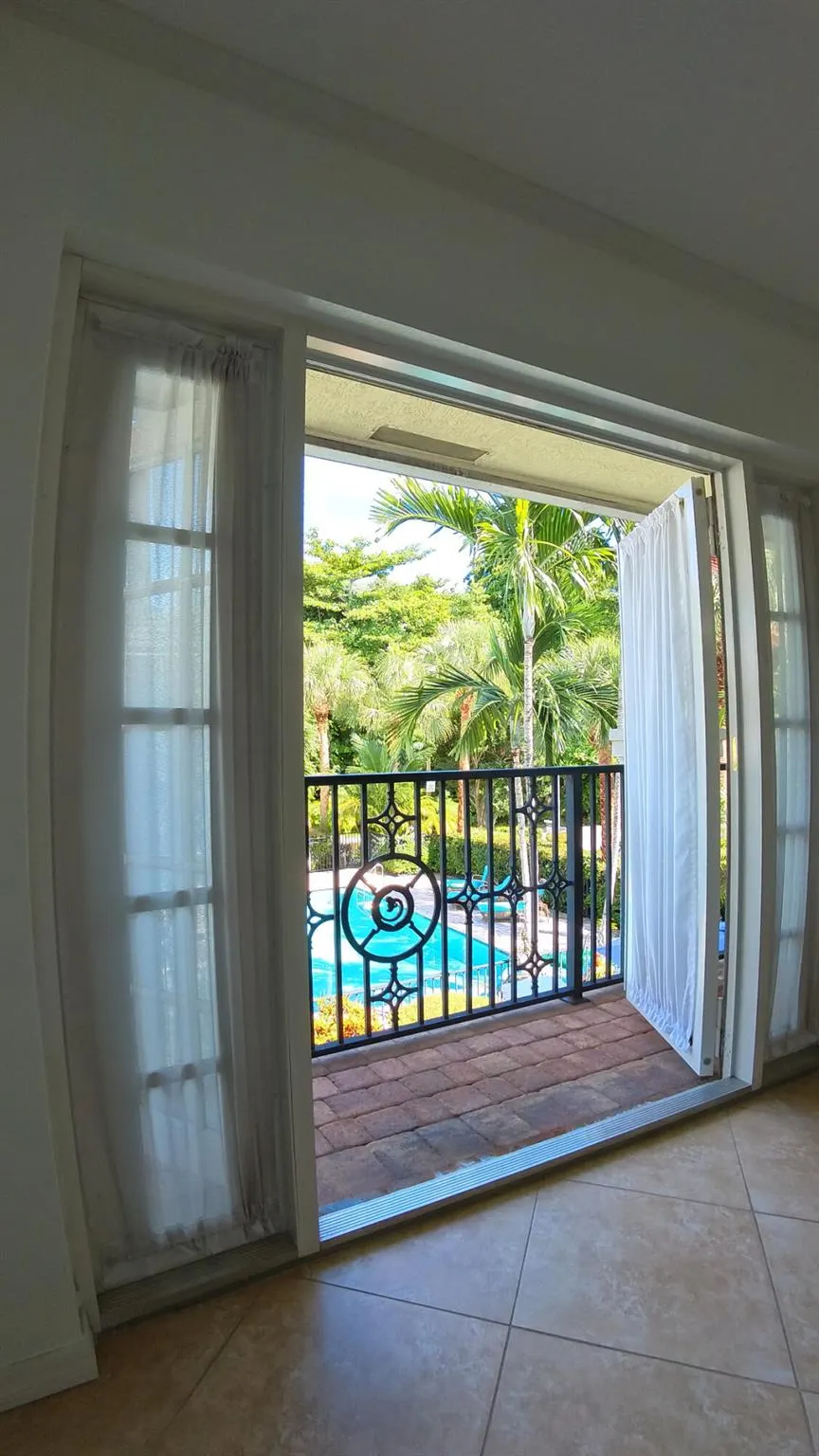 1000 Palm Trail, #4
