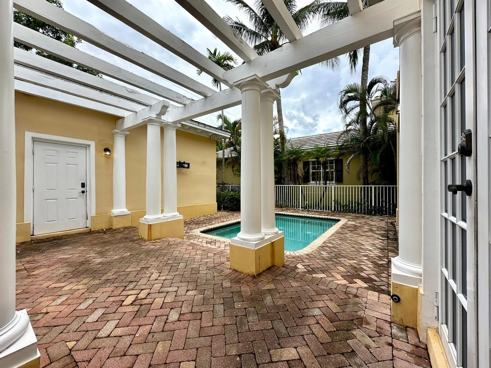 224 W Bay Cedar Circle