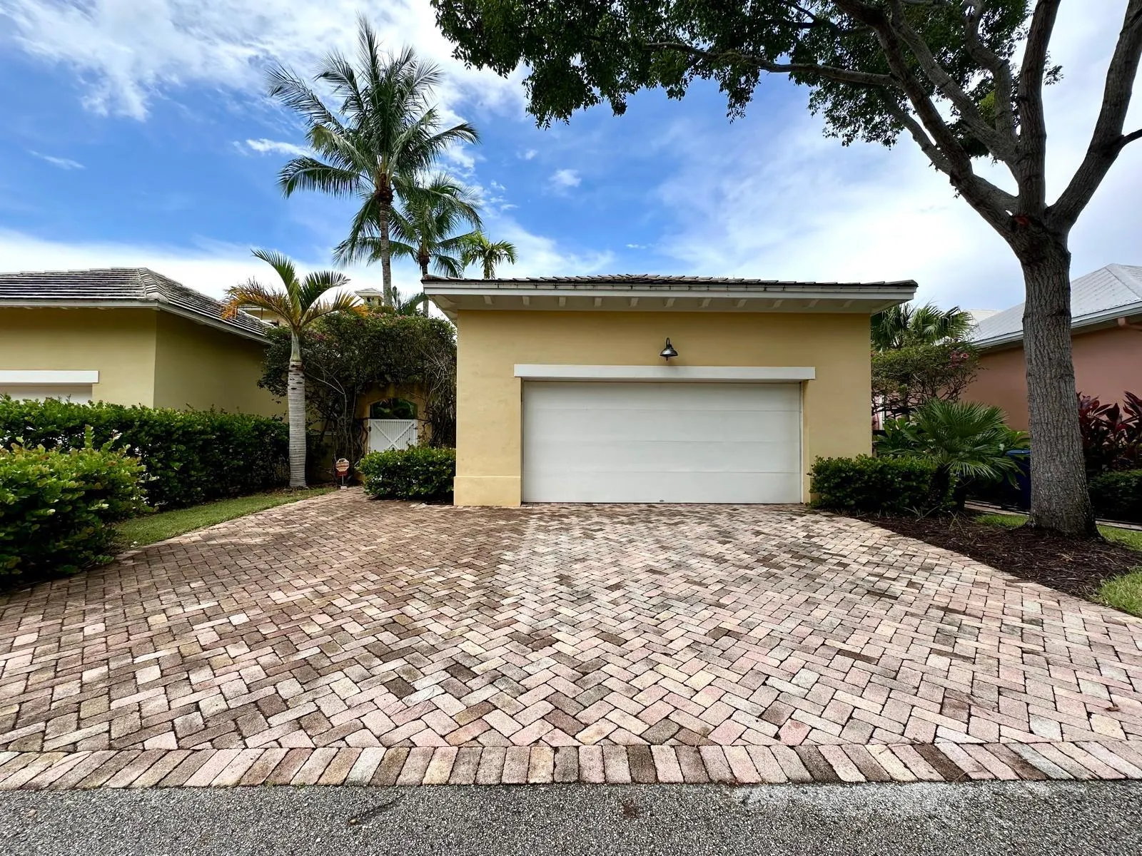 224 W Bay Cedar Circle