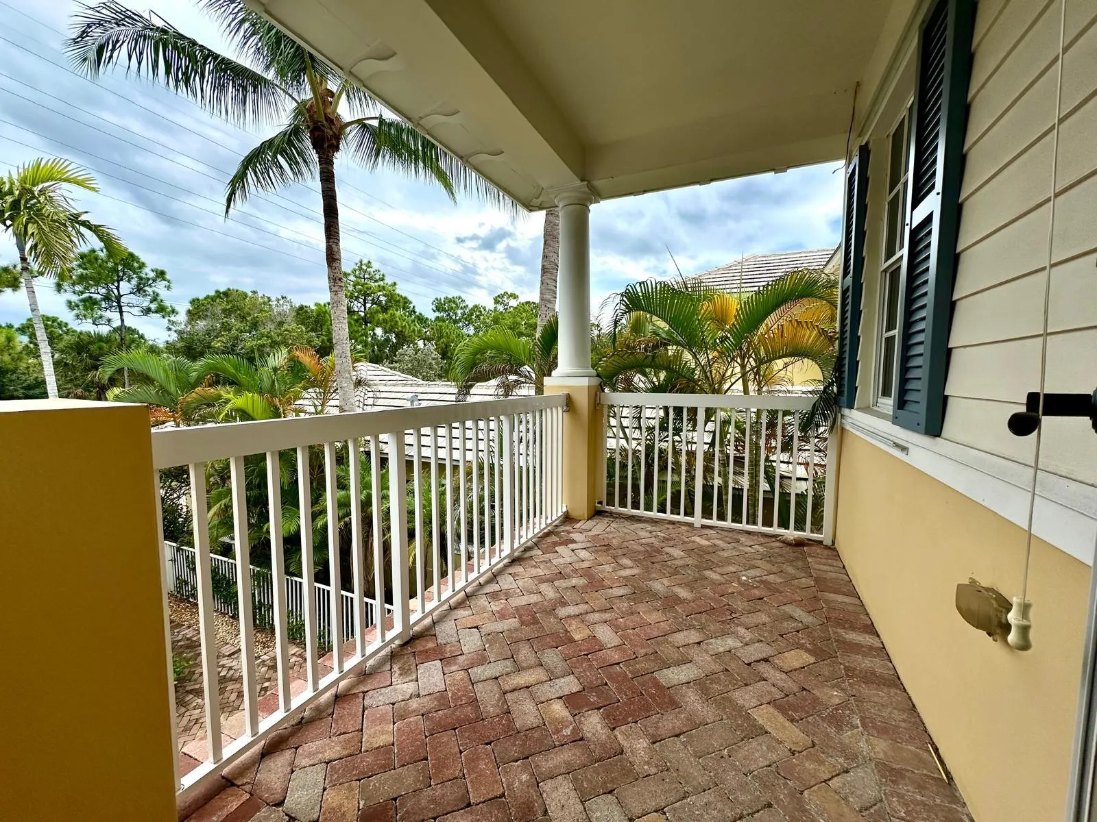 224 W Bay Cedar Circle