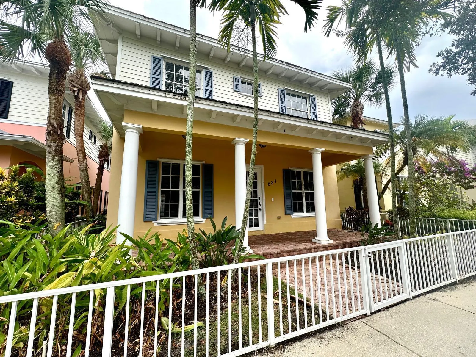 224 W Bay Cedar Circle