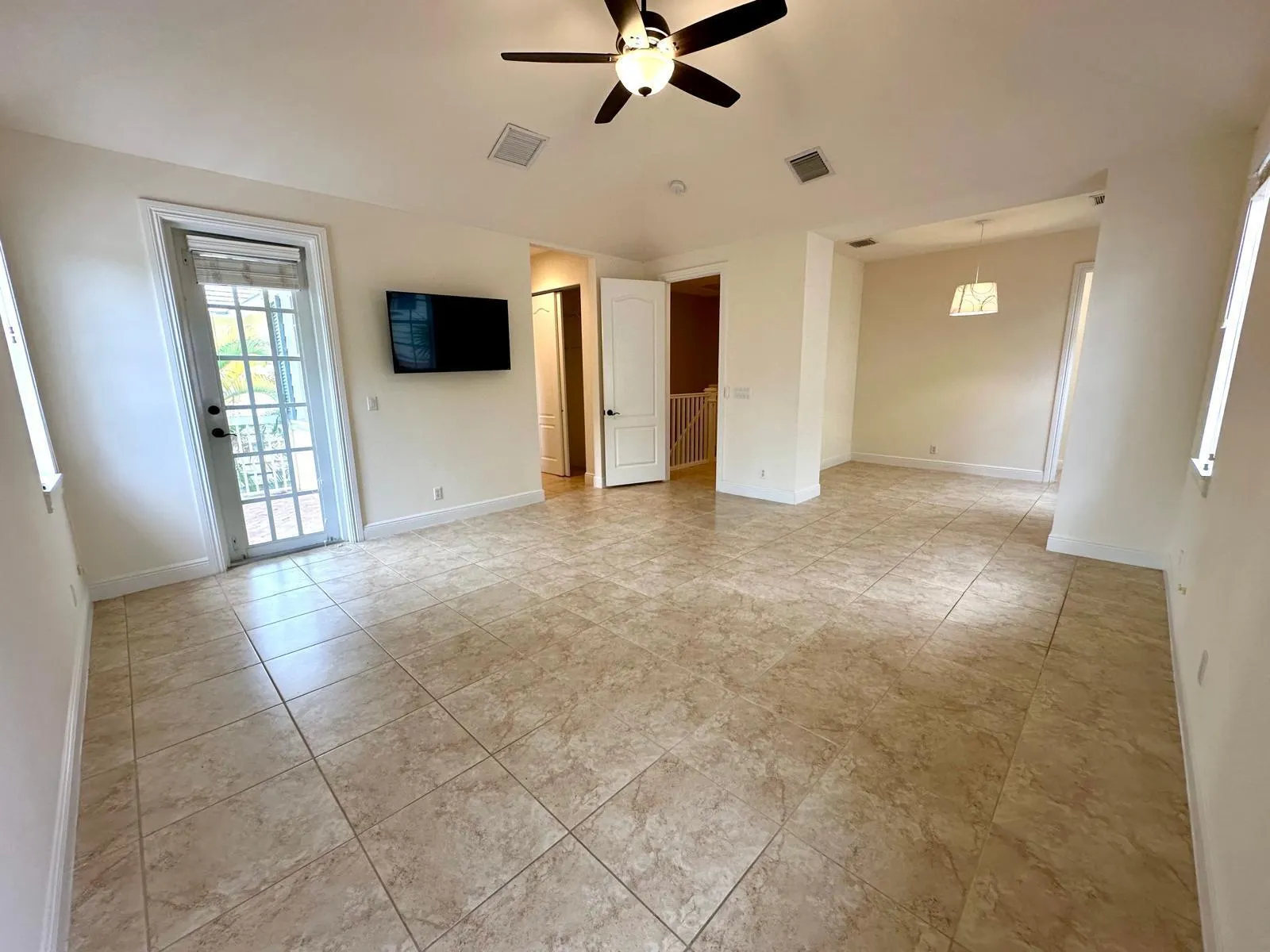 224 W Bay Cedar Circle