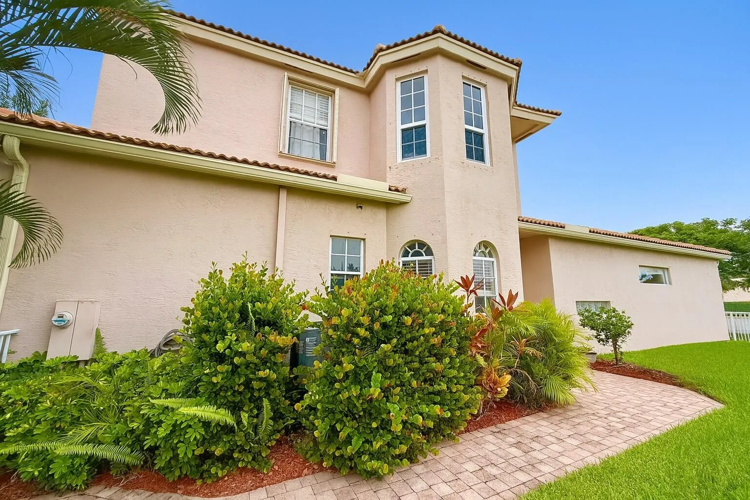 2394 Kemps Bay