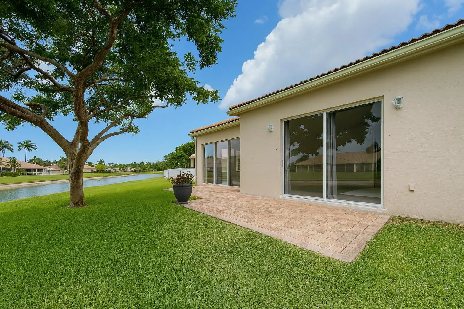 2394 Kemps Bay