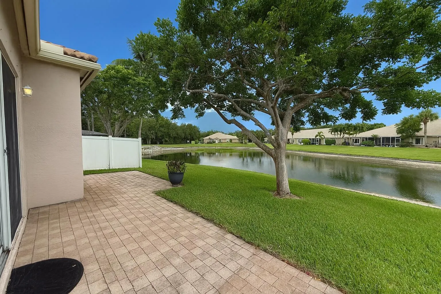 2394 Kemps Bay