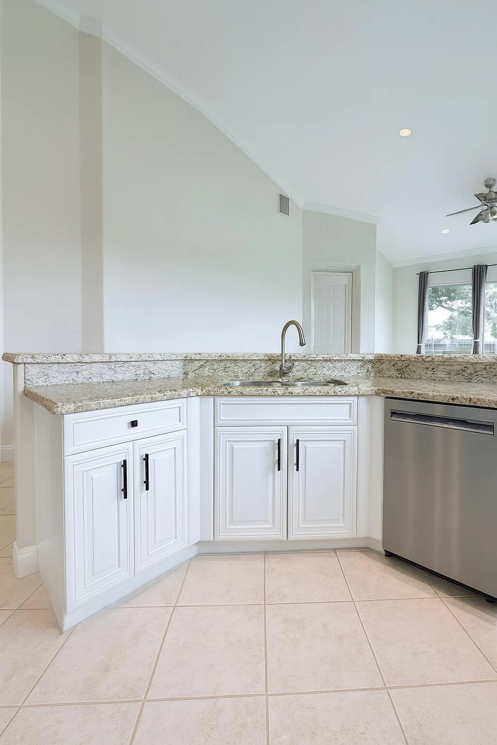 2394 Kemps Bay