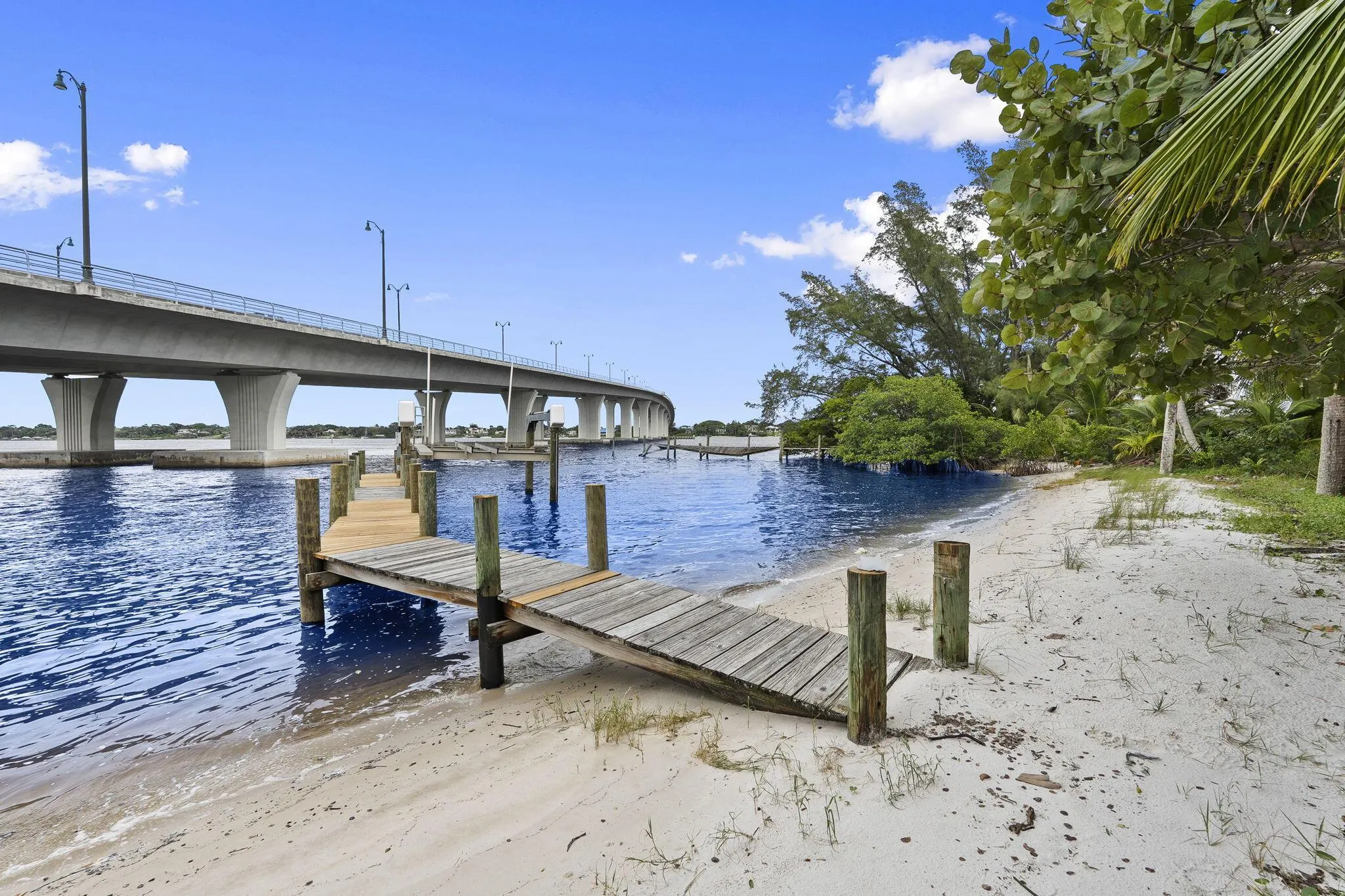 659 SE Saint Lucie Boulevard