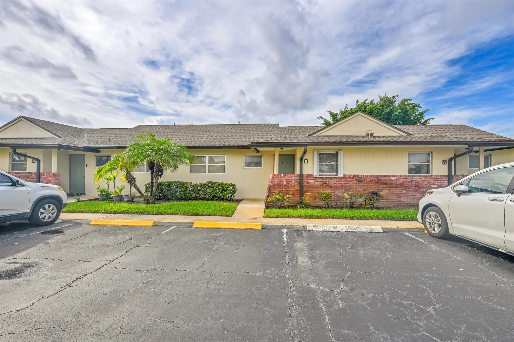 4796 Cresthaven Boulevard, #B