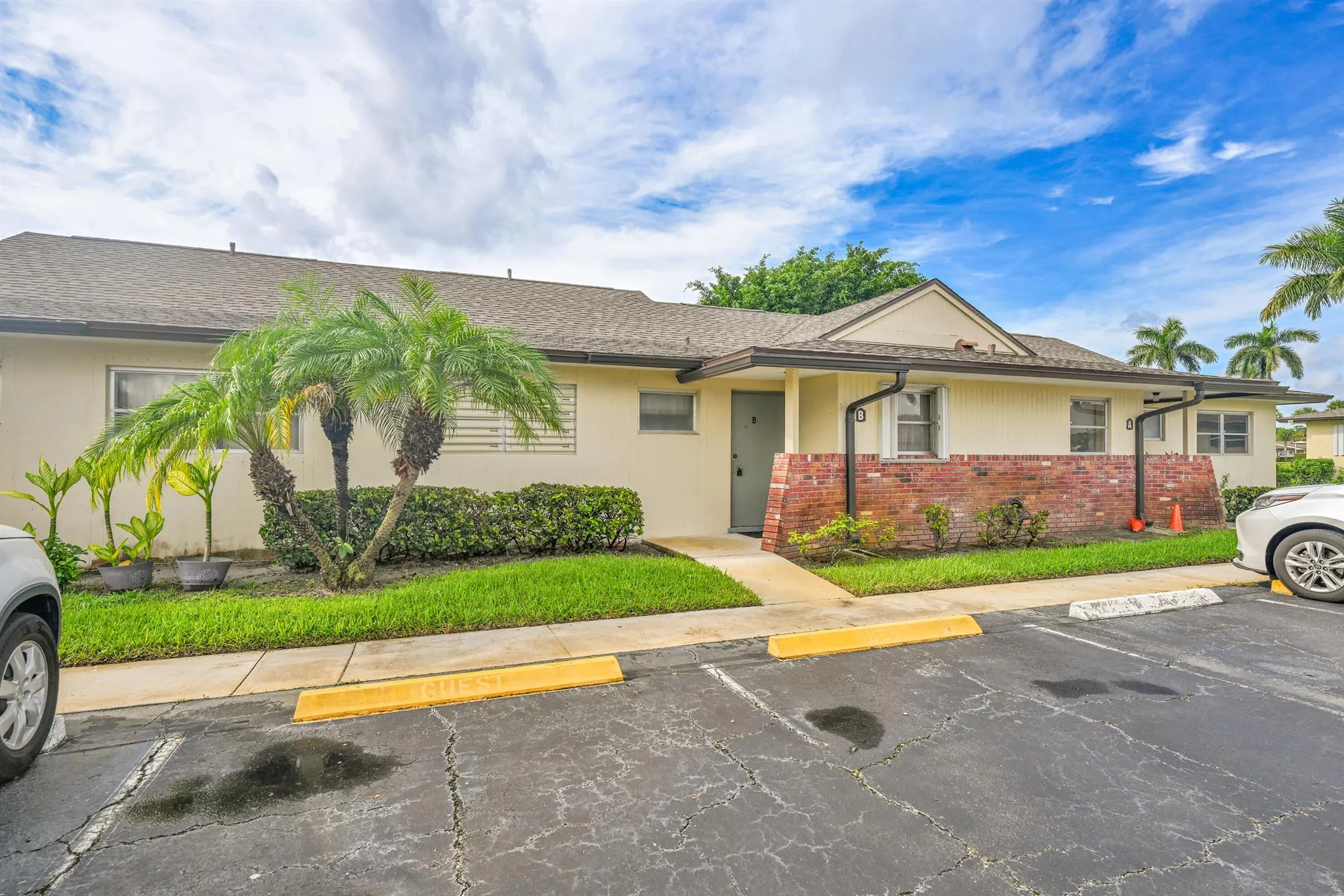 4796 Cresthaven Boulevard, #B