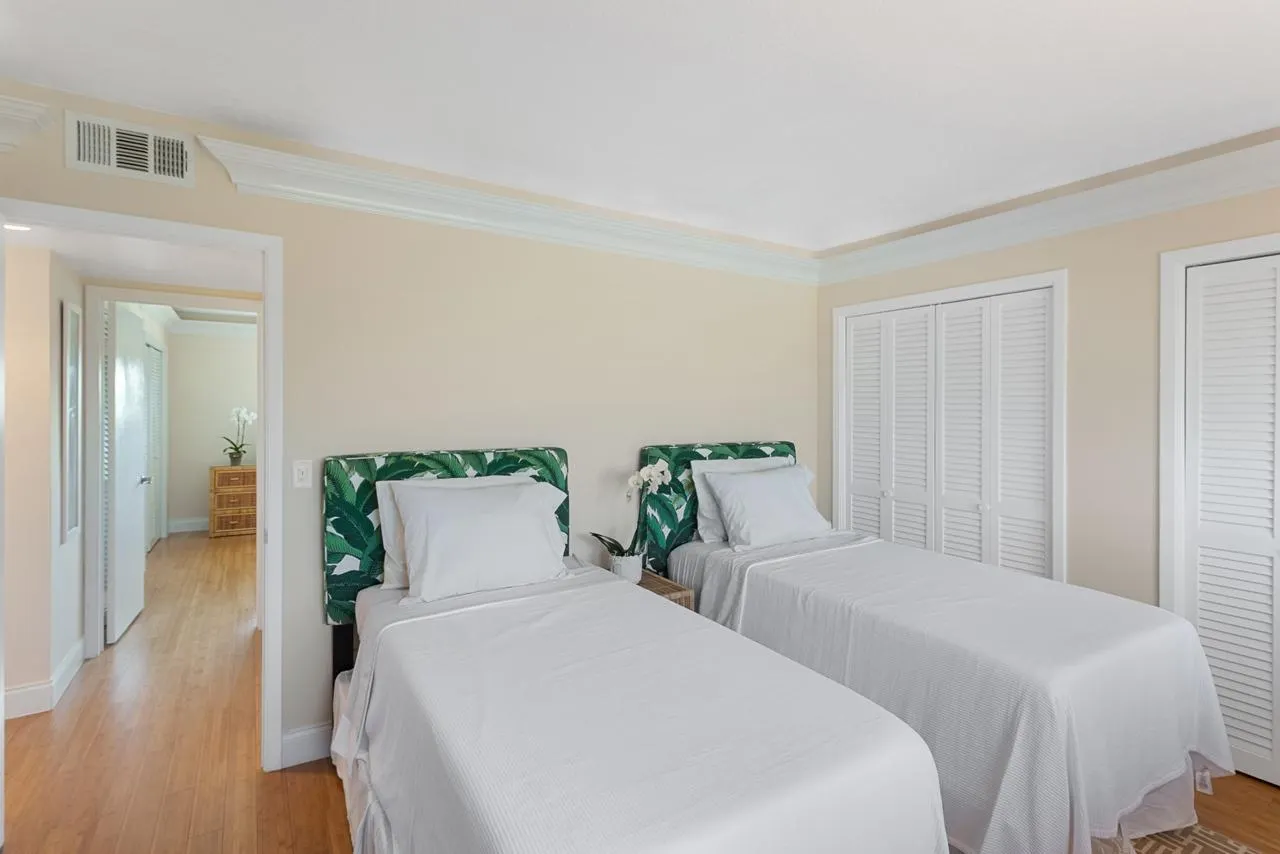 139 Sunrise Avenue, #4090