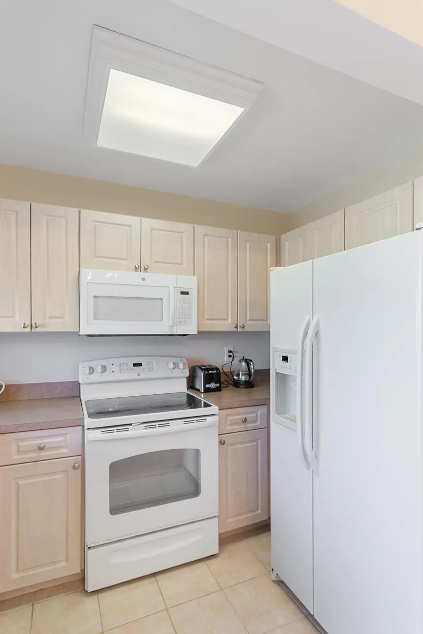 139 Sunrise Avenue, #4090