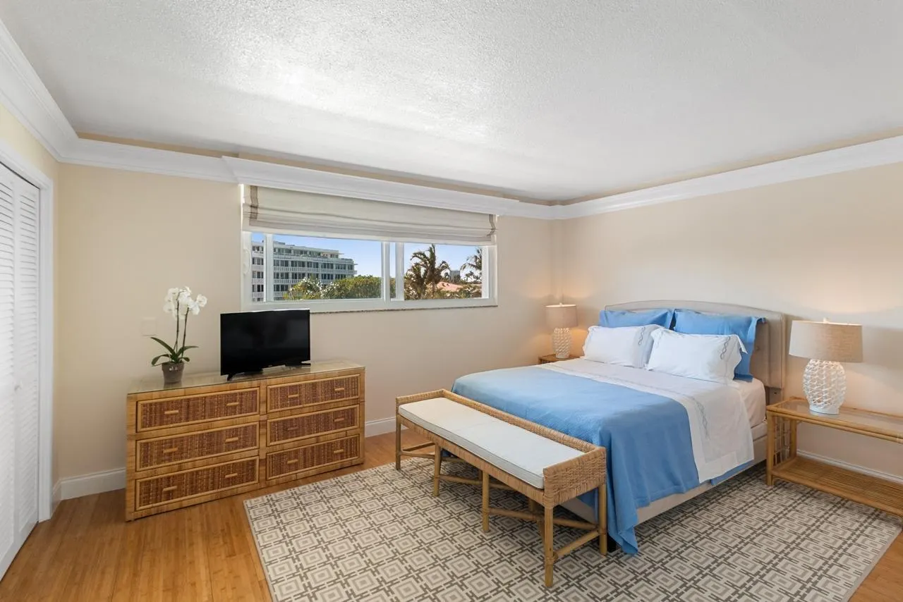 139 Sunrise Avenue, #4090