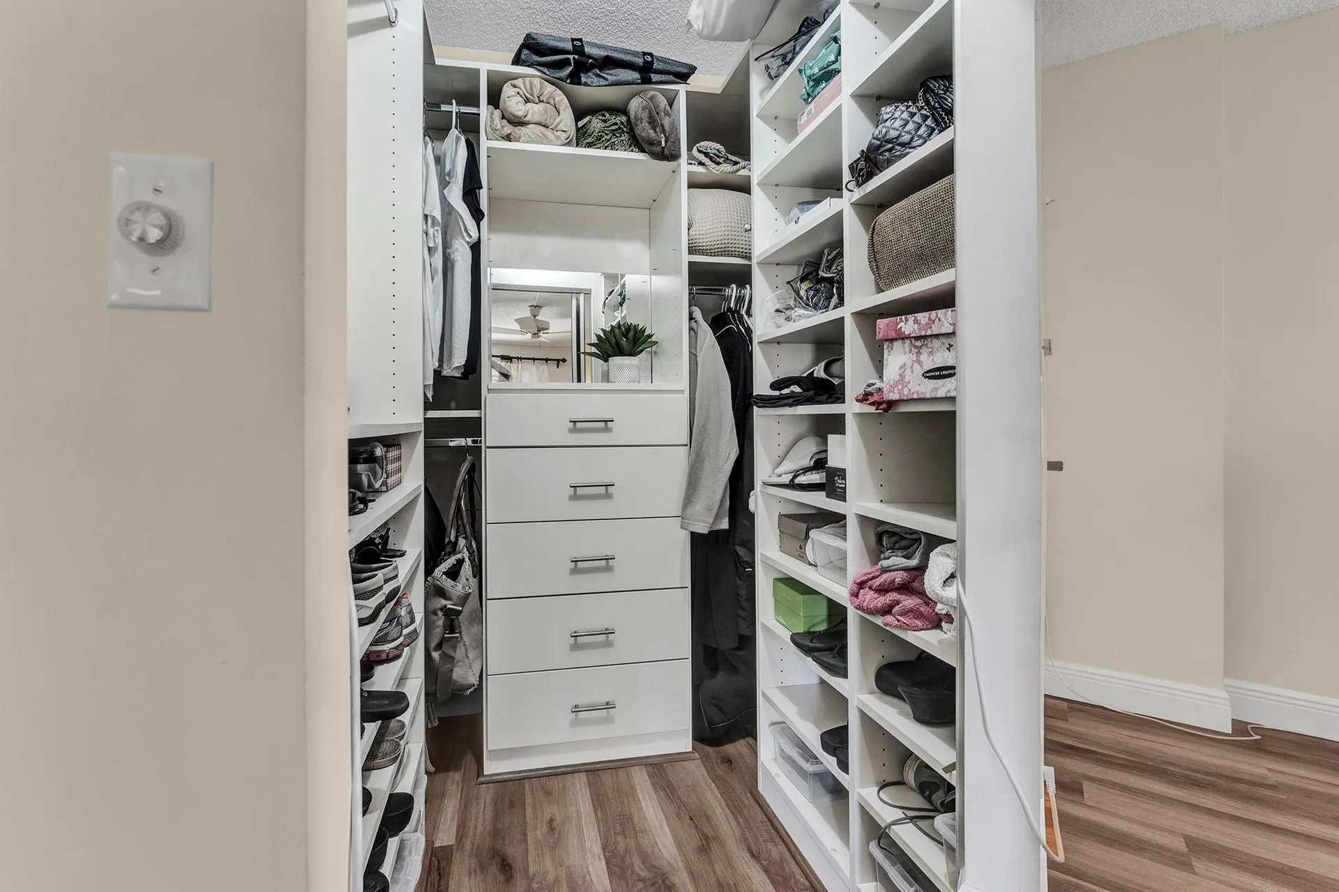 6936 Huntington Lane, #303