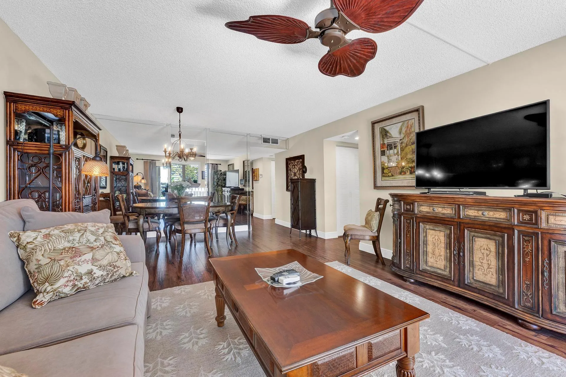 6936 Huntington Lane, #303