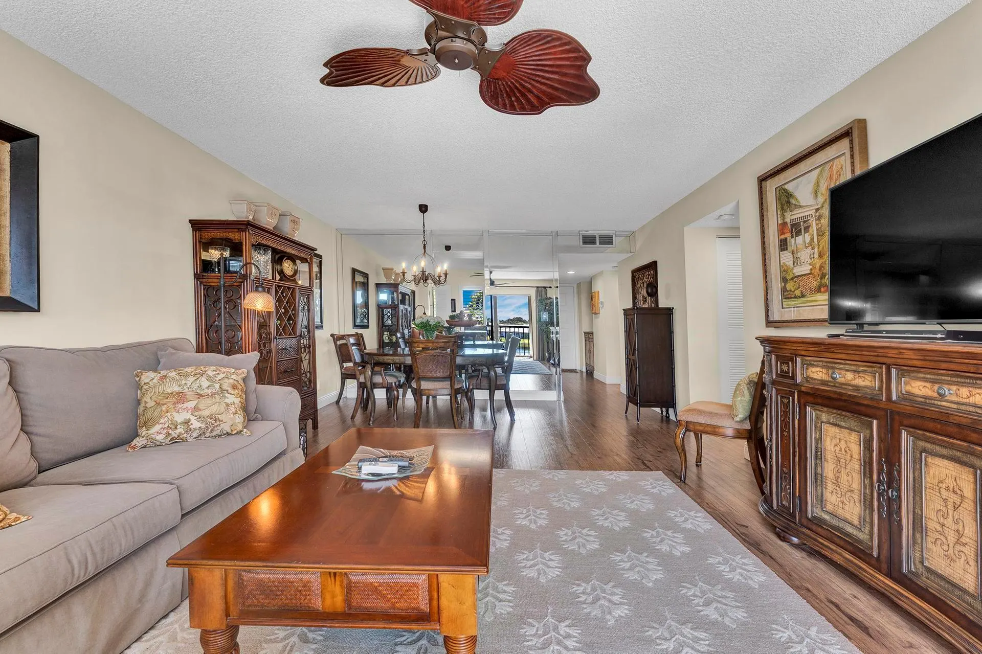 6936 Huntington Lane, #303