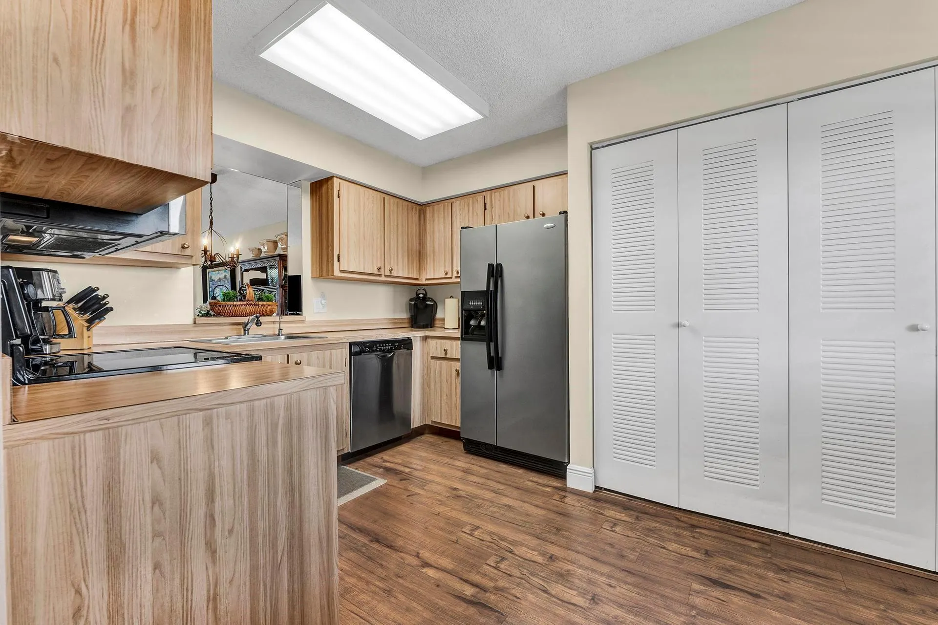 6936 Huntington Lane, #303